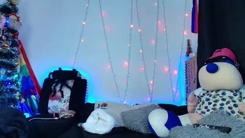 Snapshot of twink_sebas_ chatting on 12.24.24 Bad boy sebastian online show from 12.24.24
