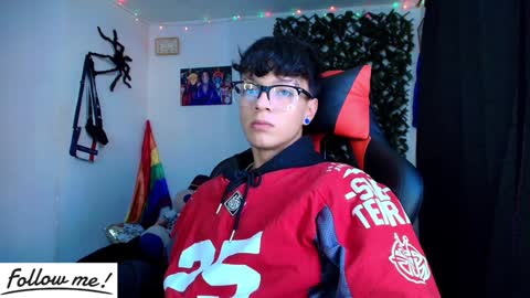 Snapshot of twink_sebas_ chatting on 01.19.25 Bad boy sebastian online show from 01.19.25