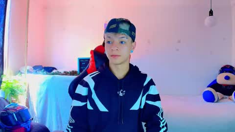 Snapshot of twink_sebas_ chatting on 11.18.25 Bad boy sebastian online show from 11.18.25