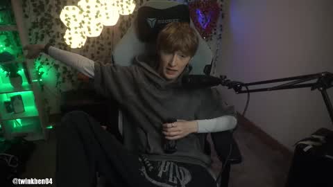 Snapshot of twinkben04 chatting on 10.02.25 Ben online show from 10.02.25