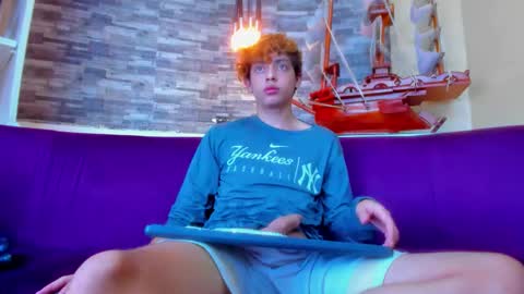 Snapshot of twinkk_guyy chatting on 11.24.25 twinkk_guyy online show from 11.24.25