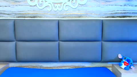 Snapshot of twinslovers_ chatting on 10.28.25 twinslovers_ online show from 10.28.25