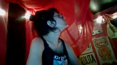 Snapshot of twizzytoxic22 chatting on 06.24.26 twizzytoxic22 online show from 06.24.26