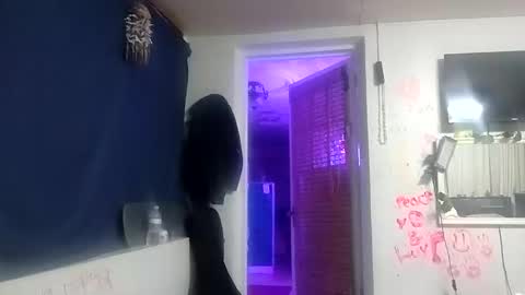 Twocrazy85 online show from 11.19.25