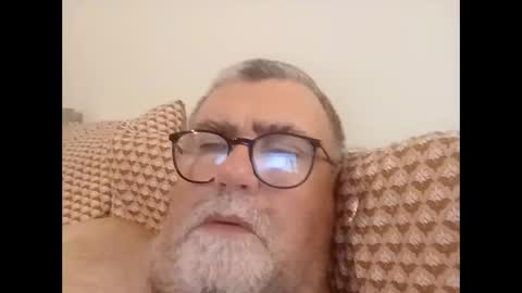 twohats2810 online show from 12.19.25