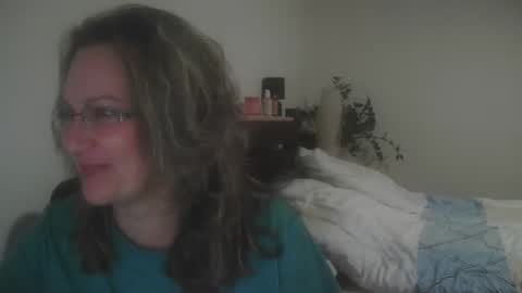 Snapshot of twonix chatting on 11.21.25 twonix online show from 11.21.25