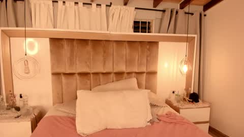 Twiggy online show from 02.04.25