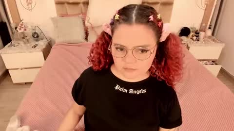 Twiggy online show from 02.18.25