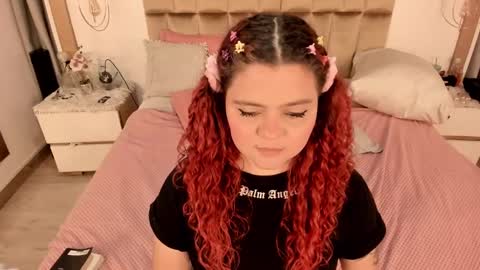 Twiggy online show from 02.19.25