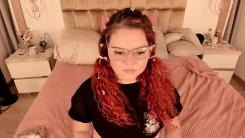 Twiggy online show from 02.19.25