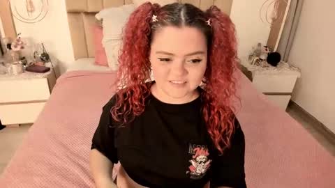 Twiggy online show from 02.25.25