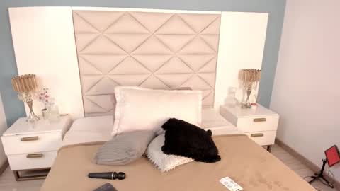 Snapshot of twwiiggy19 chatting on 02.05.26 Twiggy online show from 02.05.26