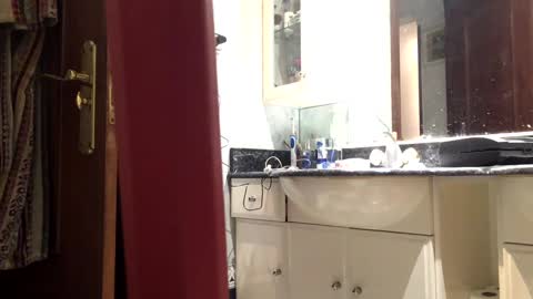 Snapshot of txatehard chatting on 02.01.25 txatehard online show from 02.01.25