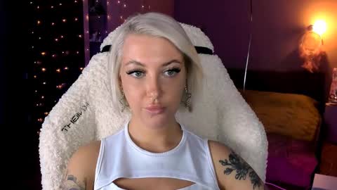 Snapshot of tykioty_miley chatting on 12.06.24 Miley online show from 12.06.24