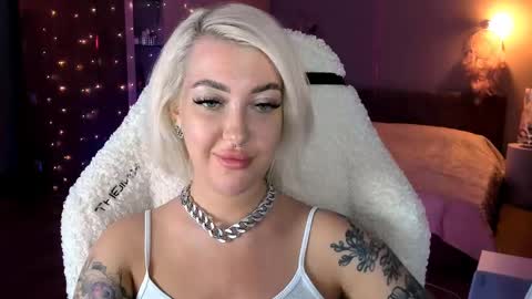 Snapshot of tykioty_miley chatting on 02.25.25 Miley online show from 02.25.25