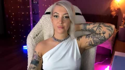 Snapshot of tykioty_miley chatting on 11.12.25 Miley online show from 11.12.25