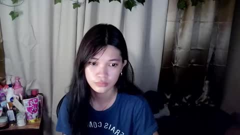 Snapshot of tyladine chatting on 12.02.25 tyladine online show from 12.02.25