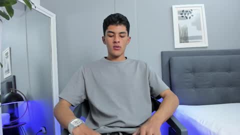 Snapshot of tyler_fox_ chatting on 10.27.25 Tyler Fox online show from 10.27.25