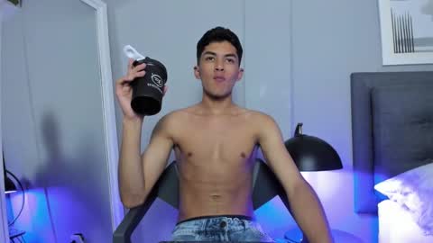 Snapshot of tyler_fox_ chatting on 11.01.25 Tyler Fox online show from 11.01.25