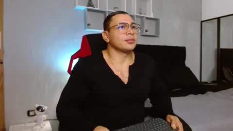 tyler_hank1 online show from 12.02.25