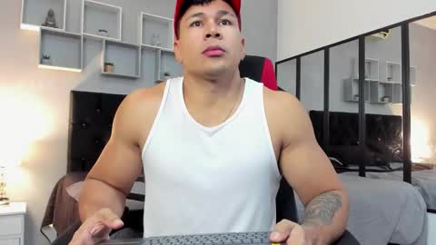 tyler_hank1 online show from 12.17.25