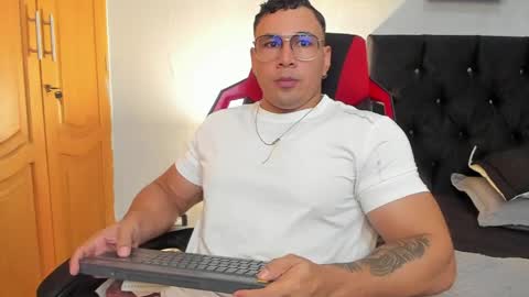 tyler_hank1 online show from 03.30.26