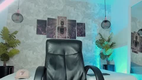 Snapshot of tyler_jonnes chatting on 02.06.25 Tyler online show from 02.06.25