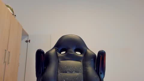 Snapshot of tyler_lautners chatting on 12.01.24 online show from 12.01.24