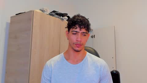 Snapshot of tyler_lautners chatting on 12.04.24 online show from 12.04.24