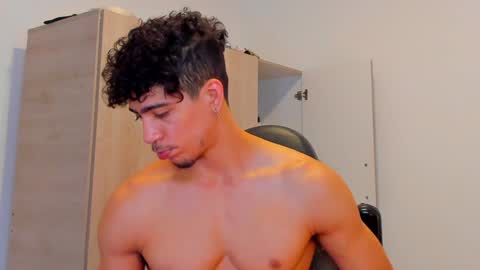 Snapshot of tyler_lautners chatting on 12.05.24 online show from 12.05.24