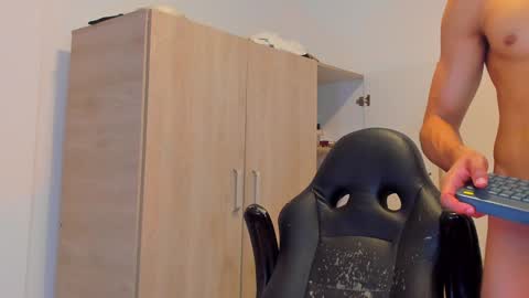 Snapshot of tyler_lautners chatting on 12.08.24 online show from 12.08.24