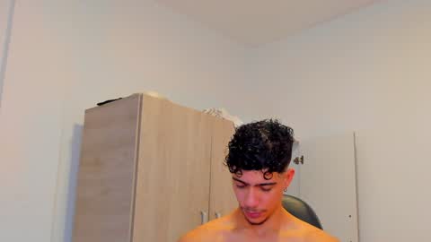 Snapshot of tyler_lautners chatting on 12.08.24 online show from 12.08.24