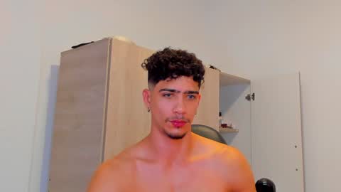 Snapshot of tyler_lautners chatting on 12.08.24 online show from 12.08.24