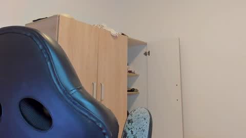 Snapshot of tyler_lautners chatting on 12.08.24 online show from 12.08.24