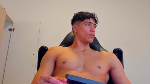 Snapshot of tyler_lautners chatting on 12.12.24 online show from 12.12.24