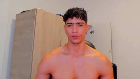 Snapshot of tyler_lautners chatting on 12.14.24 online show from 12.14.24