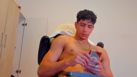 Snapshot of tyler_lautners chatting on 12.23.24 online show from 12.23.24