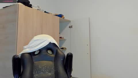 Snapshot of tyler_lautners chatting on 12.31.24 online show from 12.31.24