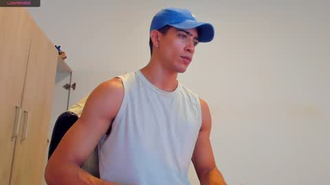 Snapshot of tyler_lautners chatting on 01.01.25 online show from 01.01.25