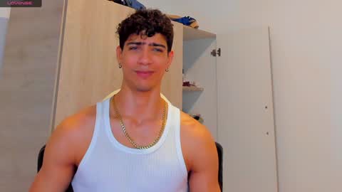 Snapshot of tyler_lautners chatting on 01.05.25 online show from 01.05.25