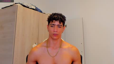 Snapshot of tyler_lautners chatting on 01.06.25 online show from 01.06.25