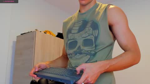 Snapshot of tyler_lautners chatting on 01.11.25 online show from 01.11.25