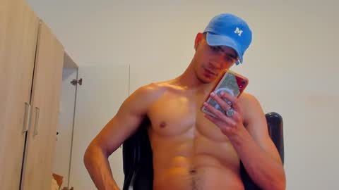 Snapshot of tyler_lautners chatting on 01.22.25 online show from 01.22.25