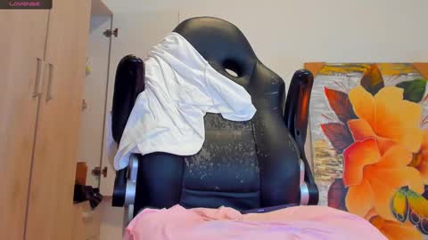 Snapshot of tyler_lautners chatting on 03.11.25 online show from 03.11.25