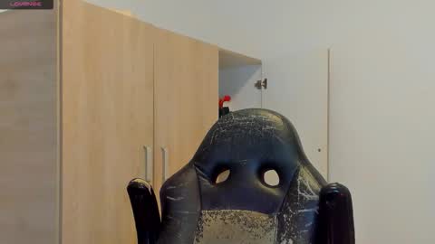 Snapshot of tyler_lautners chatting on 09.10.25 online show from 09.10.25