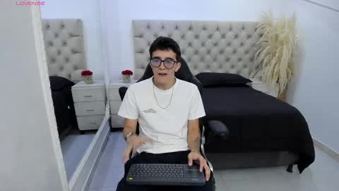 Snapshot of tylercross_ chatting on 03.29.26 Tyler online show from 03.29.26