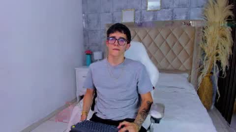 Snapshot of tylercross_ chatting on 04.08.26 Tyler online show from 04.08.26