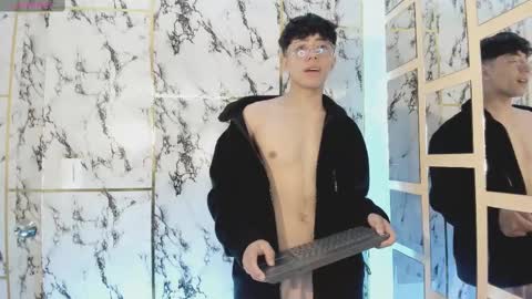 Snapshot of tylhugedoom chatting on 01.11.25 Tylhugedoom online show from 01.11.25