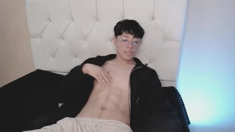 Snapshot of tylhugedoom chatting on 01.15.25 Tylhugedoom online show from 01.15.25