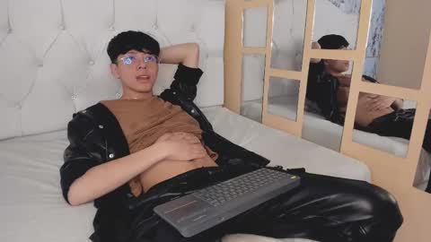 Snapshot of tylhugedoom chatting on 01.22.25 Tylhugedoom online show from 01.22.25